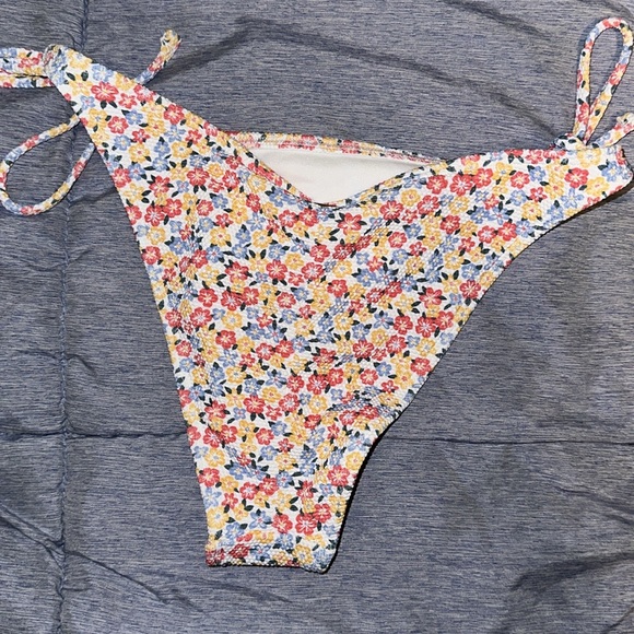 NWT Hollister Floral Bikini - Picture 5 of 5